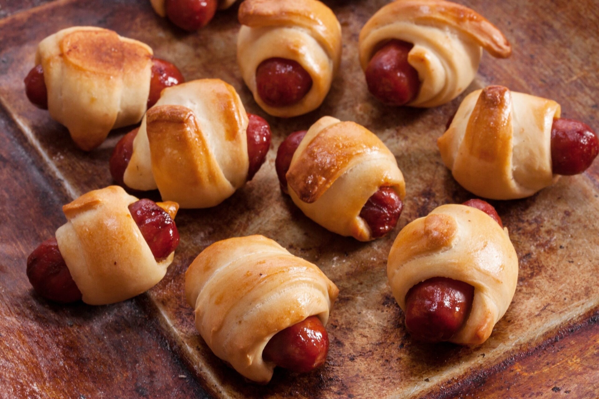 Smoked Brat "Pig in a Blanket" with Beer Cheese - Van Eerden Foodservice